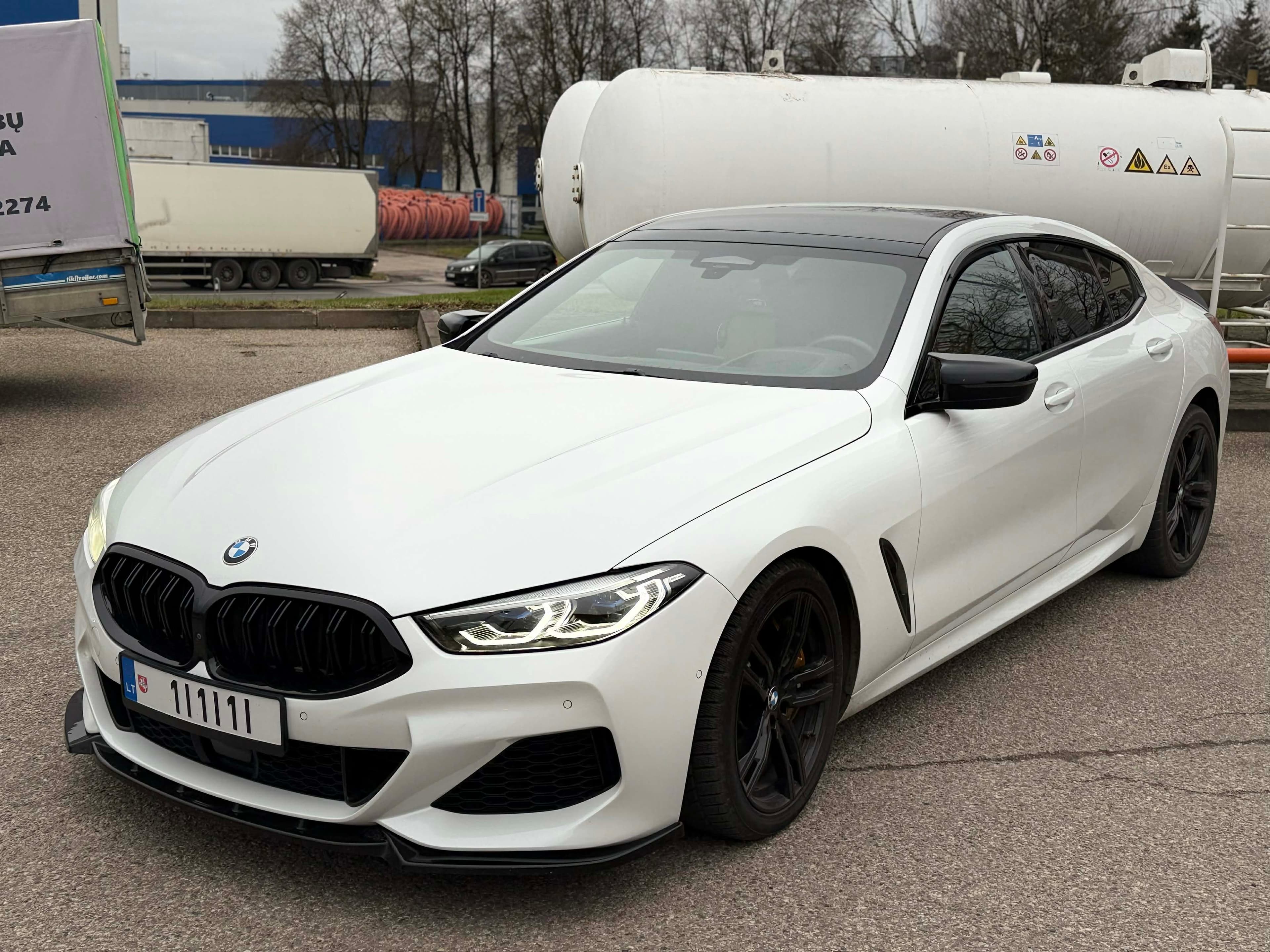 BMW 850, supirktas automobilis
